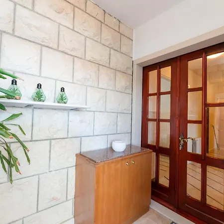 Andro Apartamento Selca (Brac)